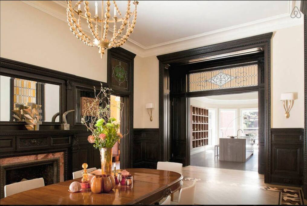 Dining to kitchen