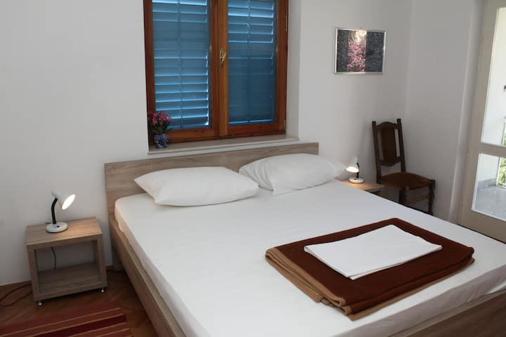 Საძინებელი 1