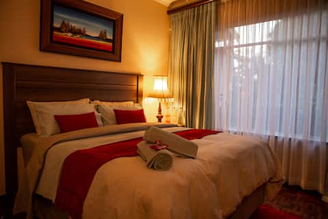 Turquoise Room - Near OR Tambo Airport & Highway's