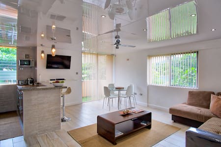 Eshae Living - Newly Refurbished Modern Apartment