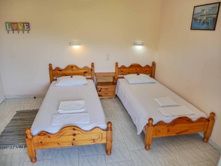 Yiannis Apartment 1 Agios Georgios bedroom 1