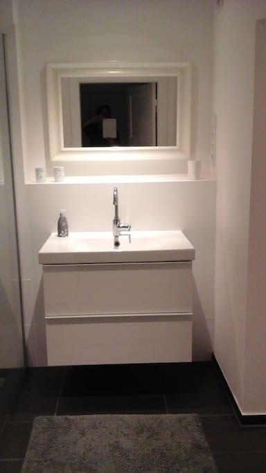 wunderschönes großes Badezimmer