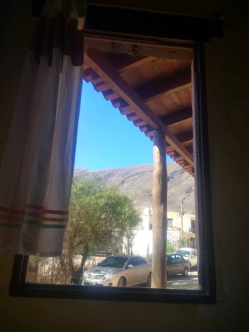 Ventana fija con visión a la calle