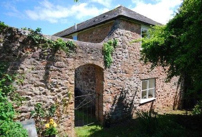 The Elms - a peaceful retreat with great walks