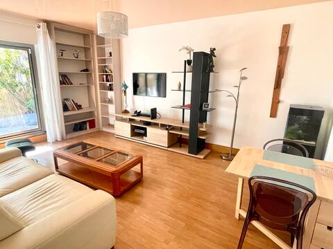 Charming quiet T2 with terrace  and parking