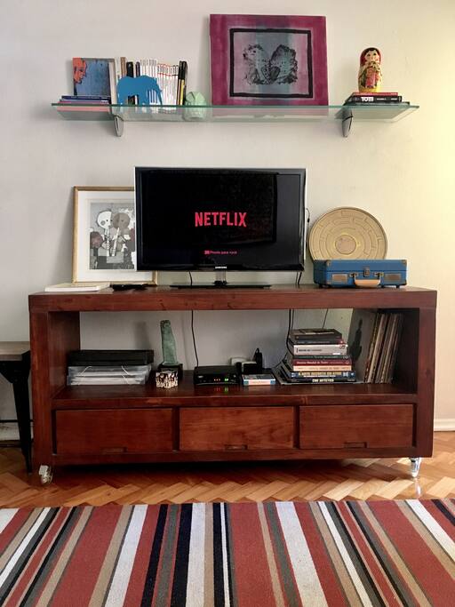 Smart TV com Chrome Cast e canais a cabo