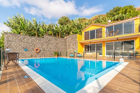 Top performing Airbnb: Zeza´s house in Calheta