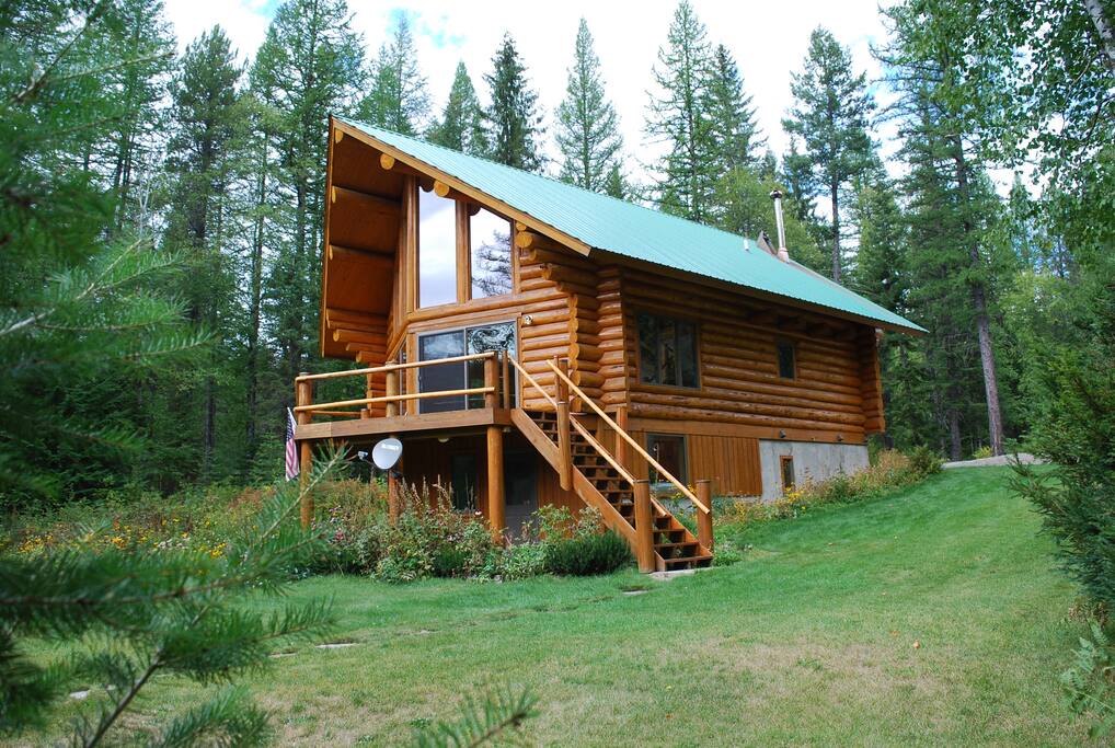 Montana cabin - view from the side