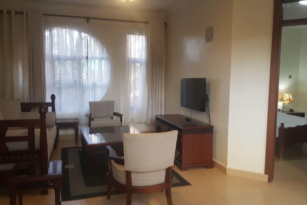 Living room with TV and day bed that sleeps 1 extra guest