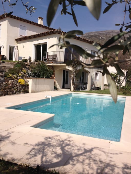 appartement terrasse donnant surla piscine