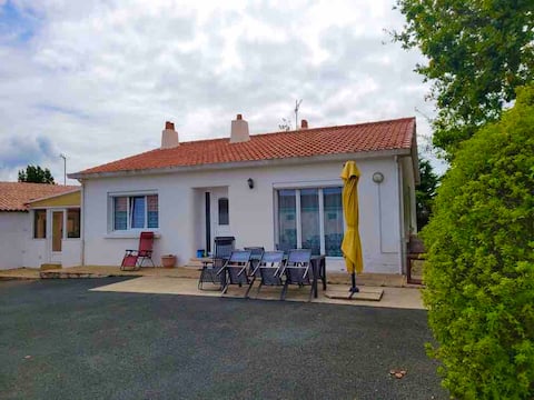 Fully-equipped 6-person house with garden