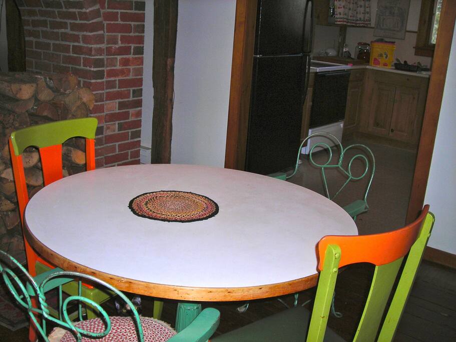 Shared sitting room if there are other guests. Fridge, washer & dryer.