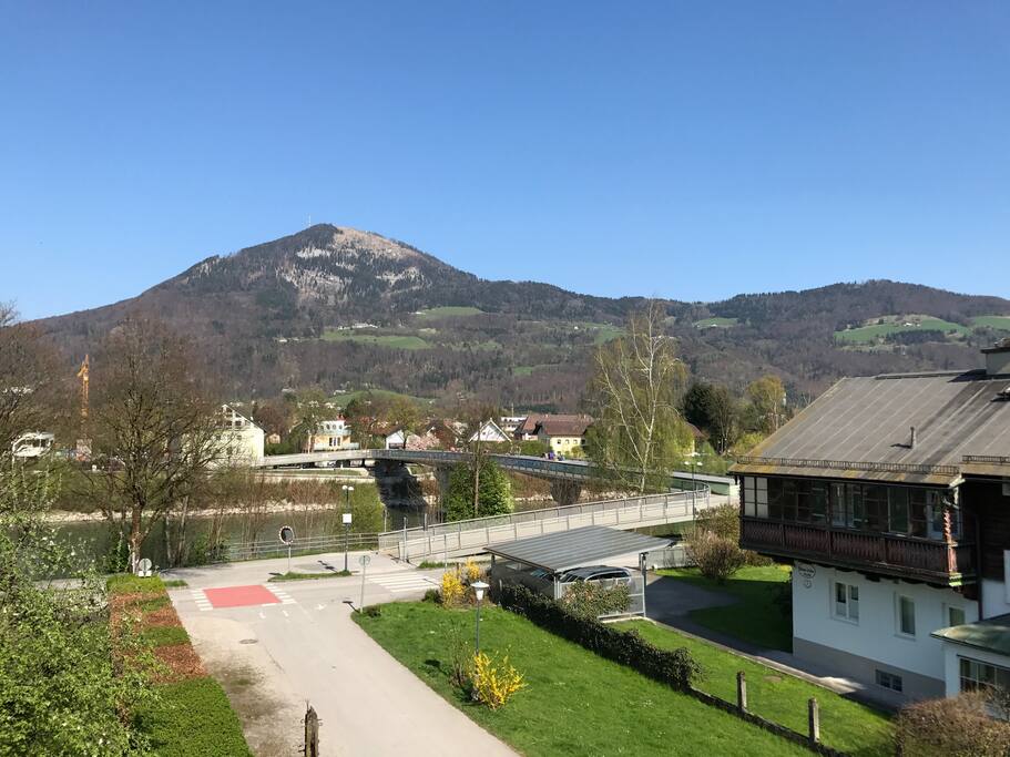 Herrlicher Ausblick vom Balkon, der als sonniger Frühstücksplatz genutzt werden kann