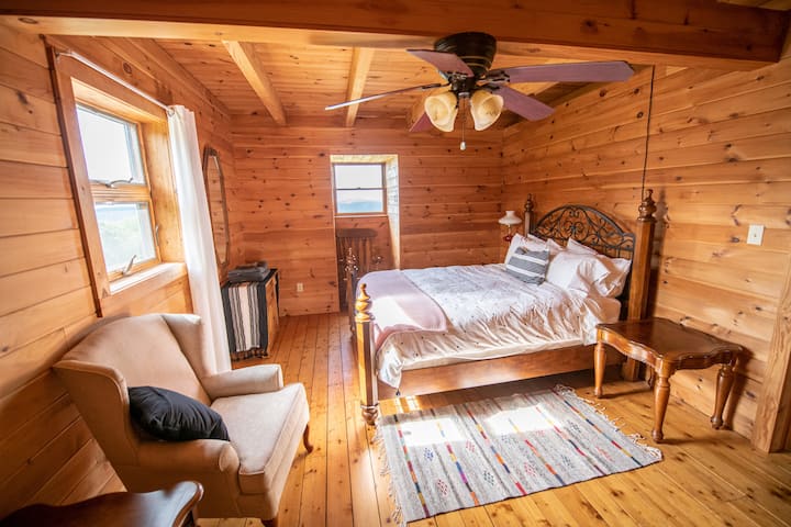 upper level bedroom #2