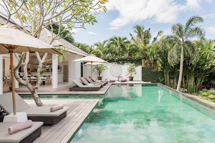Sumptuous 6BR Private Luxury Villa in Canggu