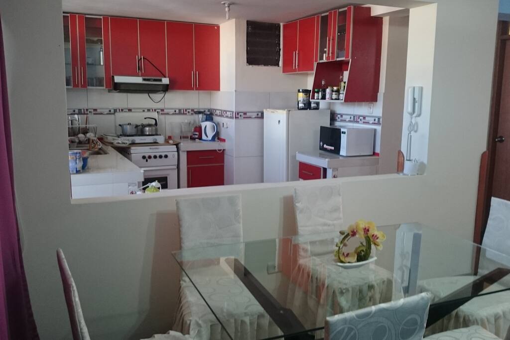 COMEDOR Y COCINA / DINNING ROOM AND KITCHEN
