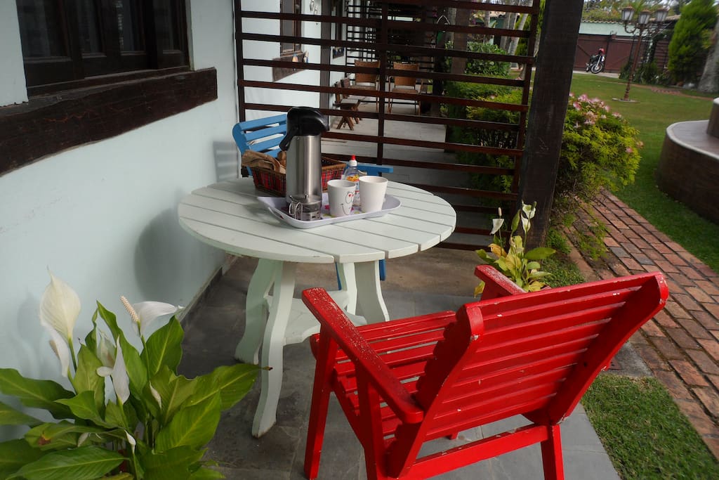 Tome seu café da manhã ao ar livre