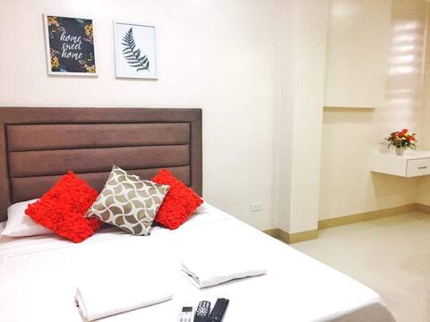 Red-Corner Residences, Queen Room (With Balcony)