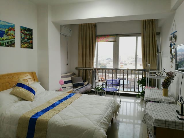 桂林市中心两江四湖旁观景公寓 近阳桥 象山 滨江路 解放桥 步行街 双人大床房 Apartments For Rent In Guilin Guangxi China