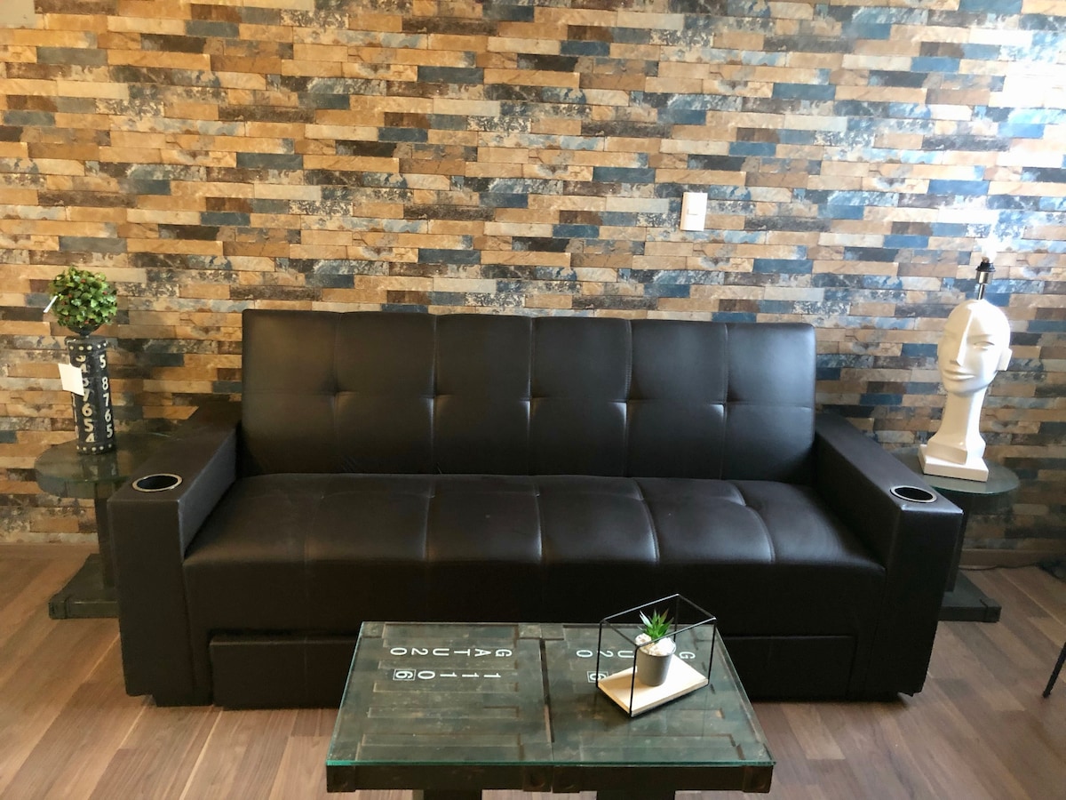 سرير أريكة لضيف إضافي في غرفة المعيشة!