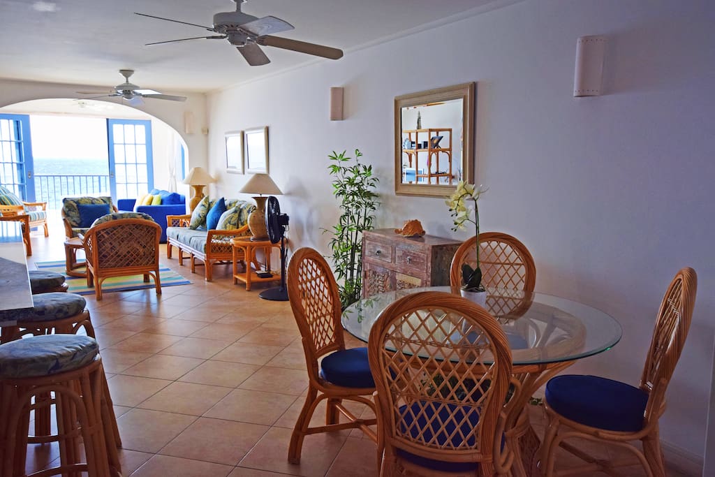 South Ocean 601 - The open living space flows from dining to living to patio