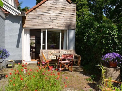 Top Airbnb: Studio "Het Atelier" in the heart of Bergen. in Wijk 01 Bergen Binnen