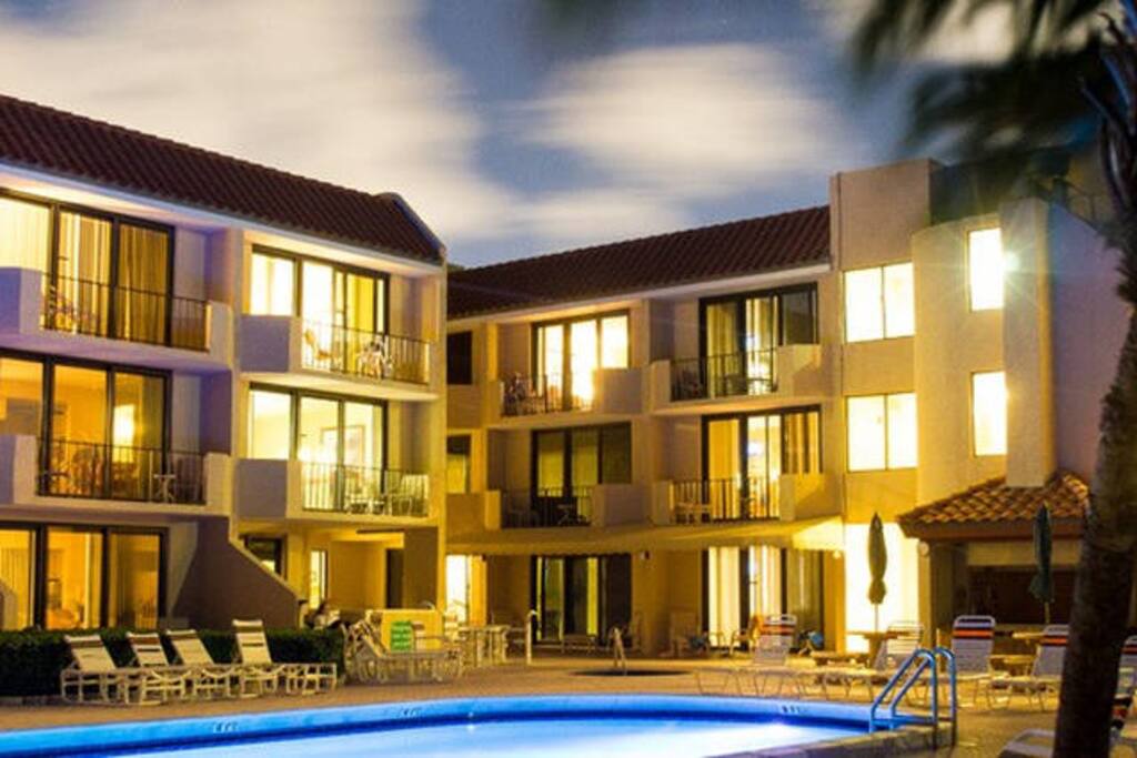 view of building from pool