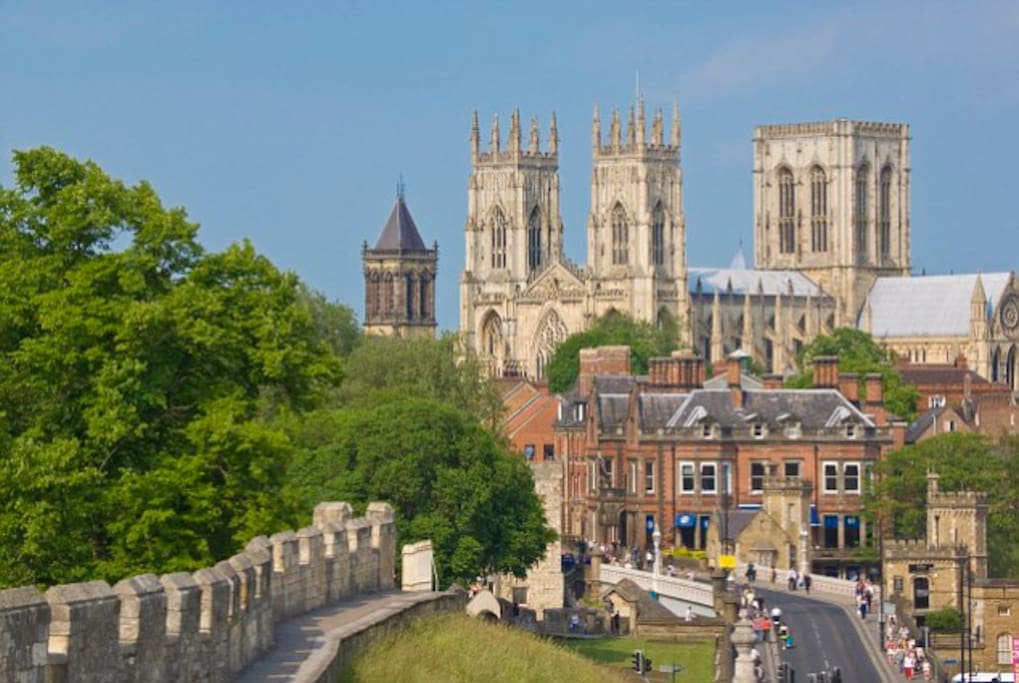 The beautiful city of York only
15 mins drive.