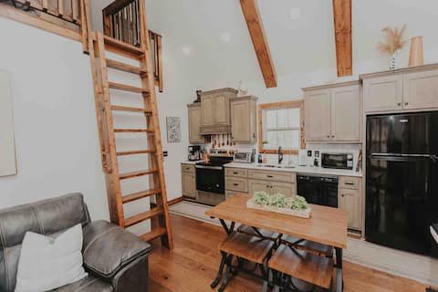 Tiny Cabin in the woods!