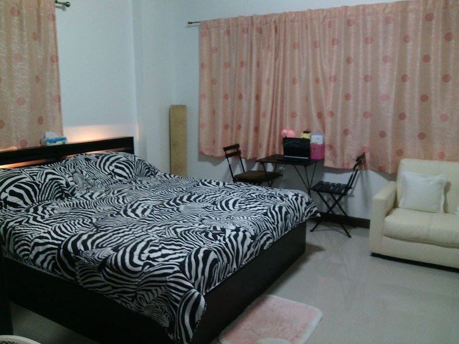 king size bed
air conditioning
en-suite