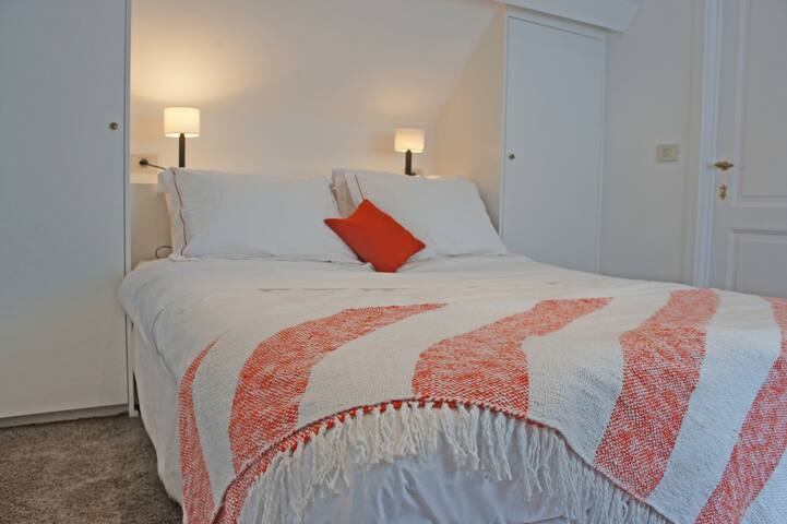 Charming cottage in a green scenery gallery image 3