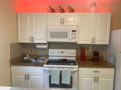 Top performing Airbnb: Luxury Resort Pool Retreat Near Stadium & Airport in Egypt Lake Leto