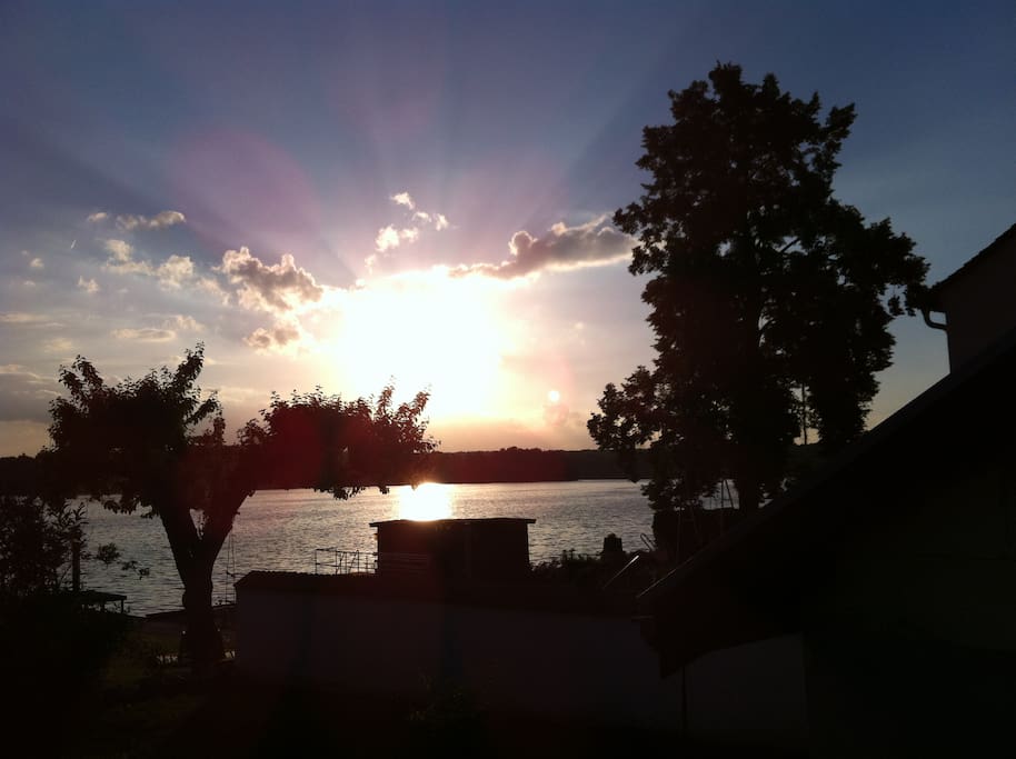 Abendsonne von der Terasse zu sehen