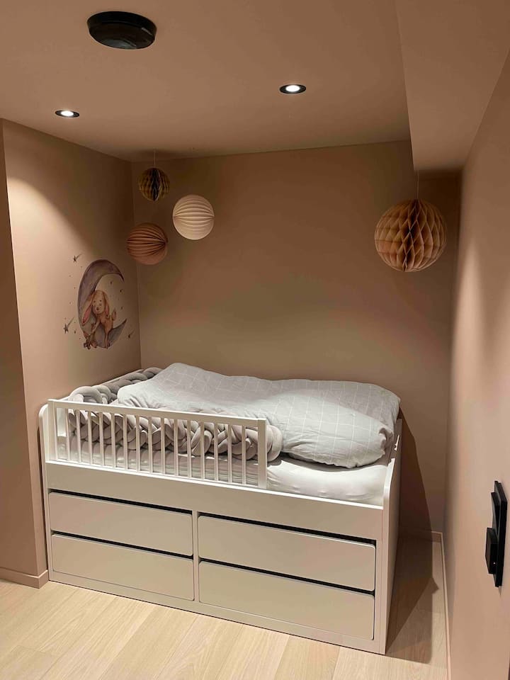 Საბავშვო საძინებელი 90x160 საწოლით