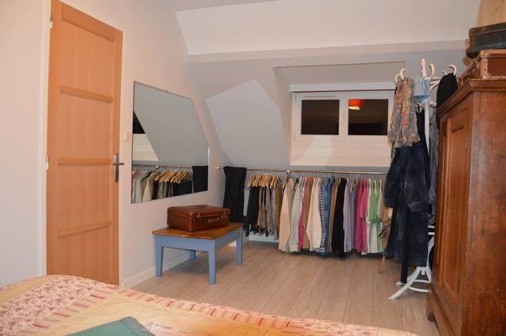 Habitación 4; vestuario
