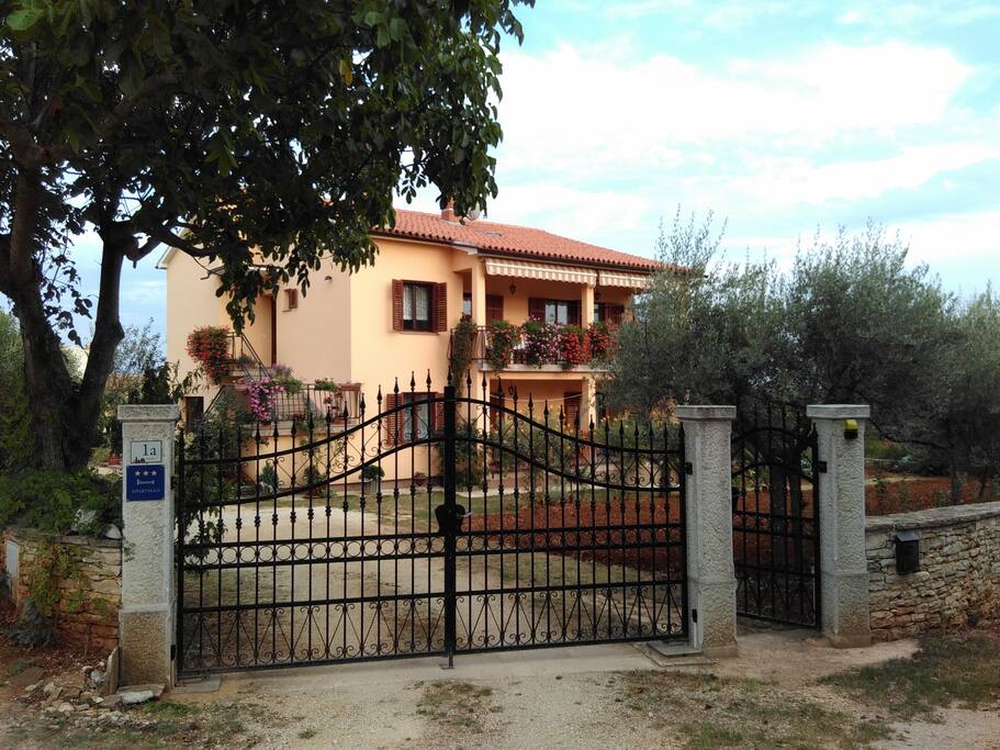 Access to appartment Ana