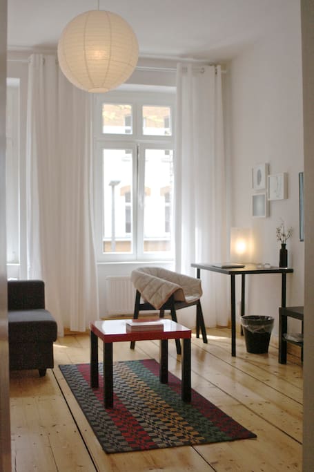 Flat 3 , livingroom WLAN table to work on.
Wohnung 3
WLAN Tich zum Arbeiten,