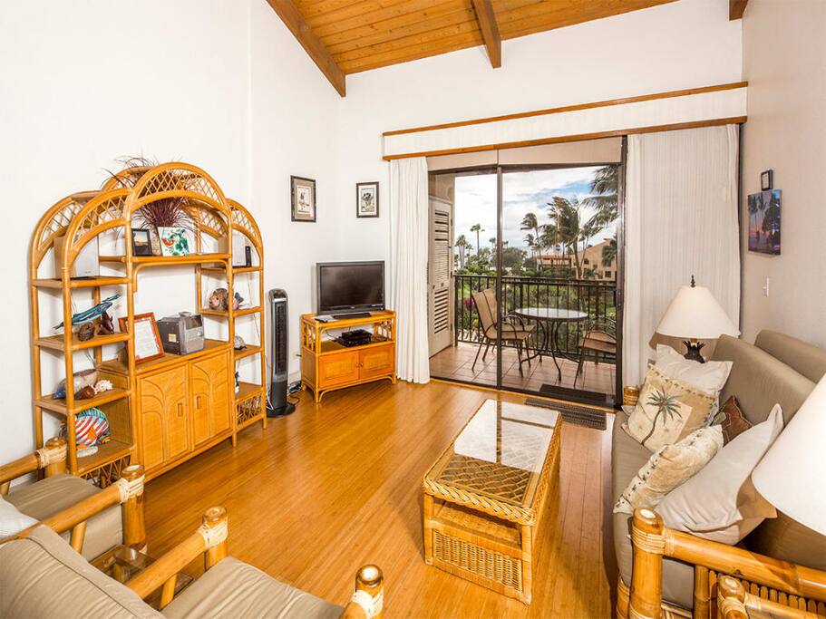 kamaole-2po-5411-living-room-02.jpg