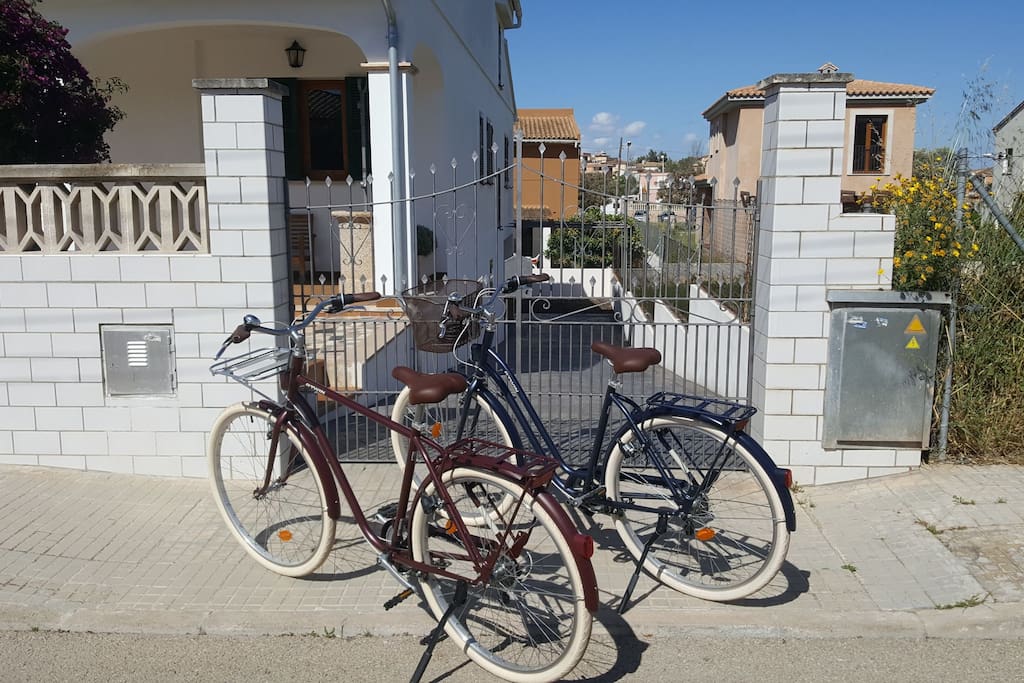 Two bicycles to walk for more than 18 kms of bike path that you can access