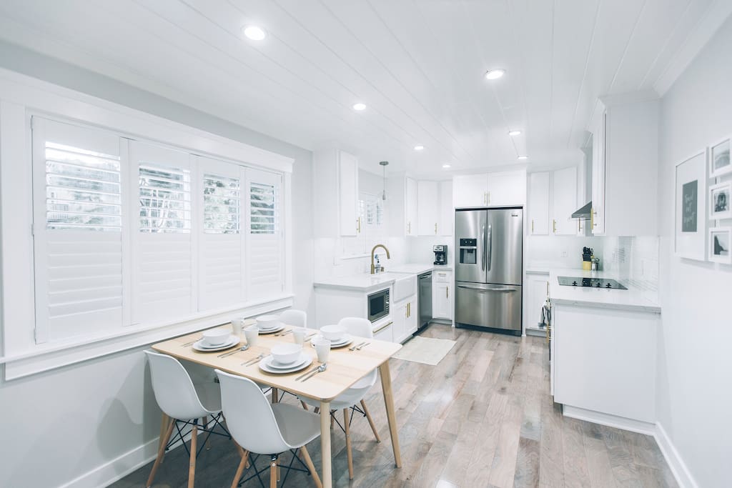Gourmet kitchen & dining area