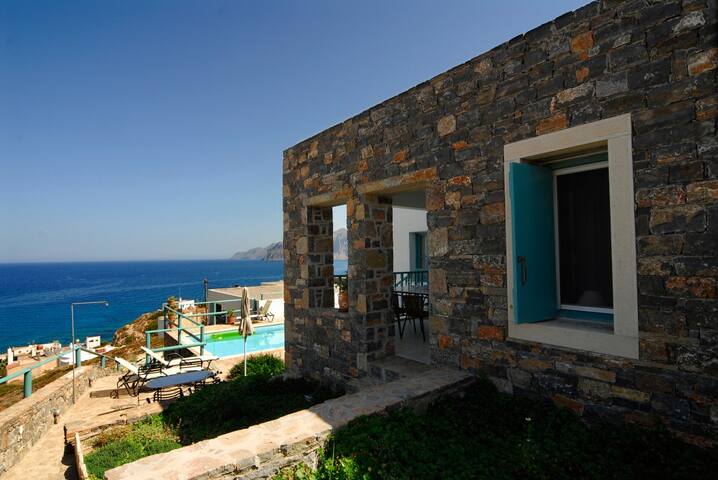 Luxury Villa with valley & sea views in Mohlos gallery image 4