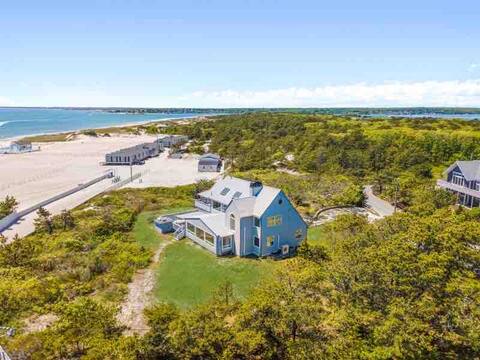The Knoll by the Sea