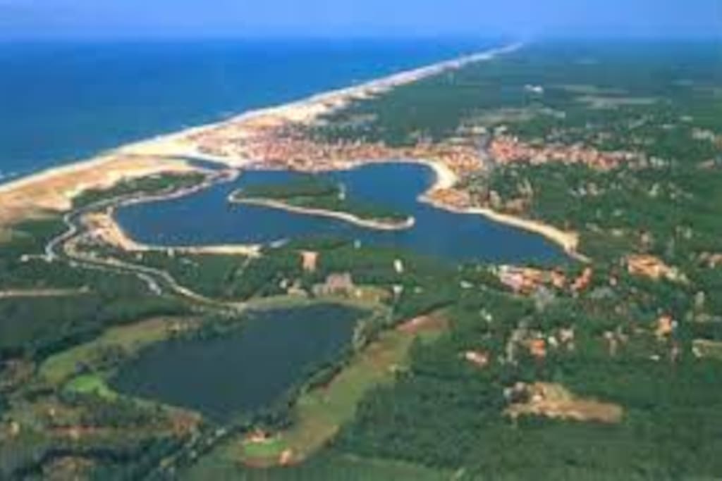 A 50 m du lac et 100 m de l'océan