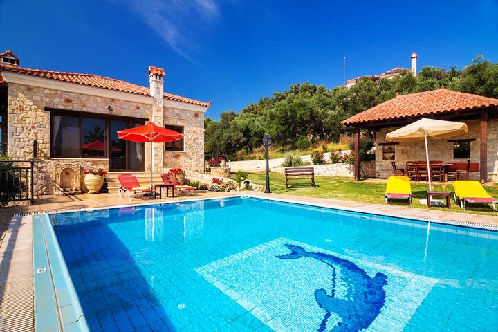 Traditional Holiday Villa with Panoramic View gallery image 5