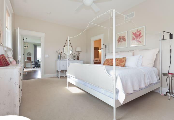 Upstairs king bedroom