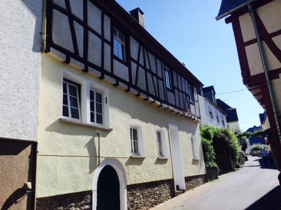 Street side with entrance of the vaulted cellar