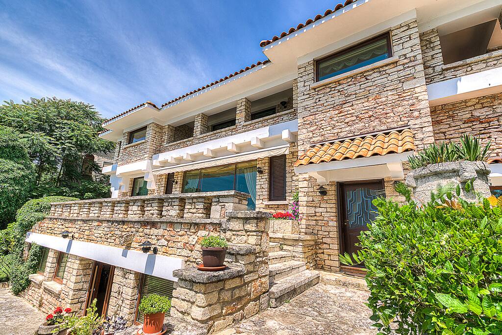Villa "Sanda" facade