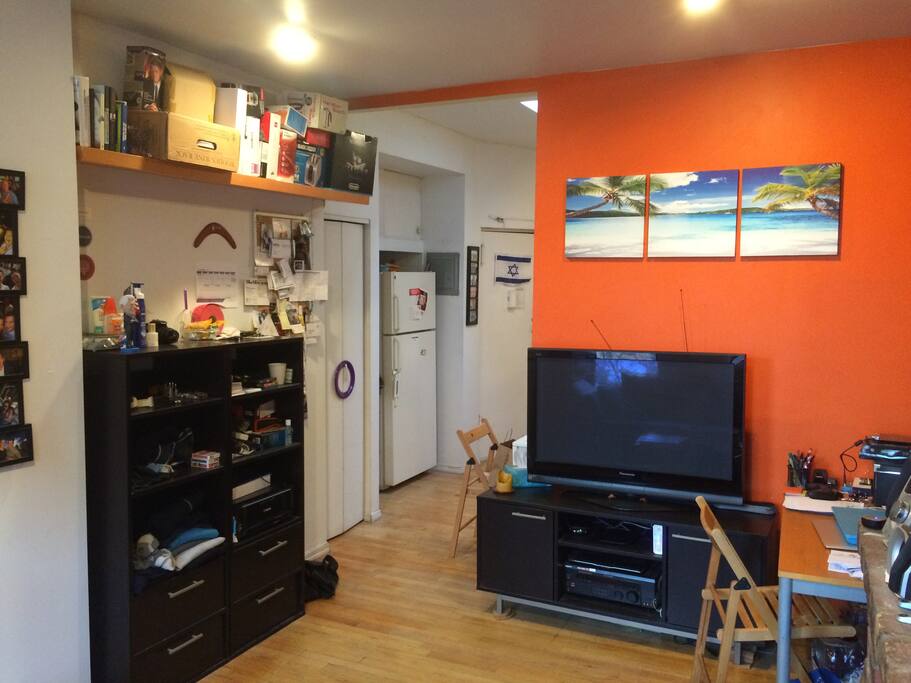 42inch tv with Netflix.
