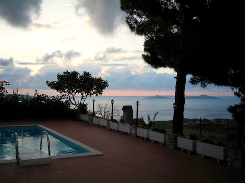 Family friendly & quiet villa