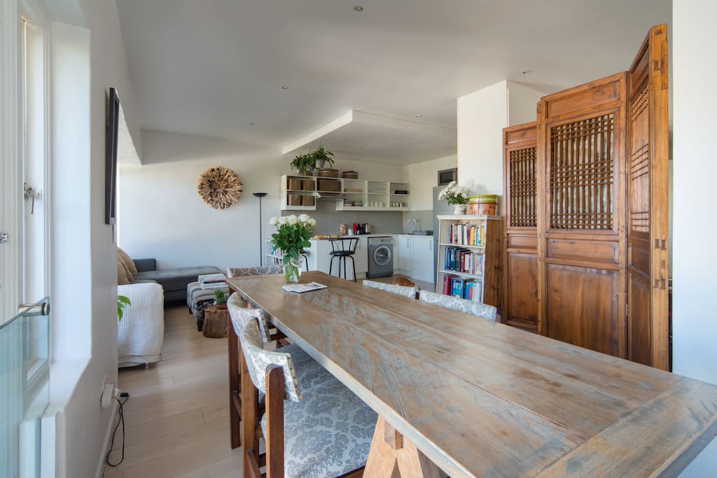 A table that seats 6 ......perhaps an invitation to some new friends that you meet on your travels